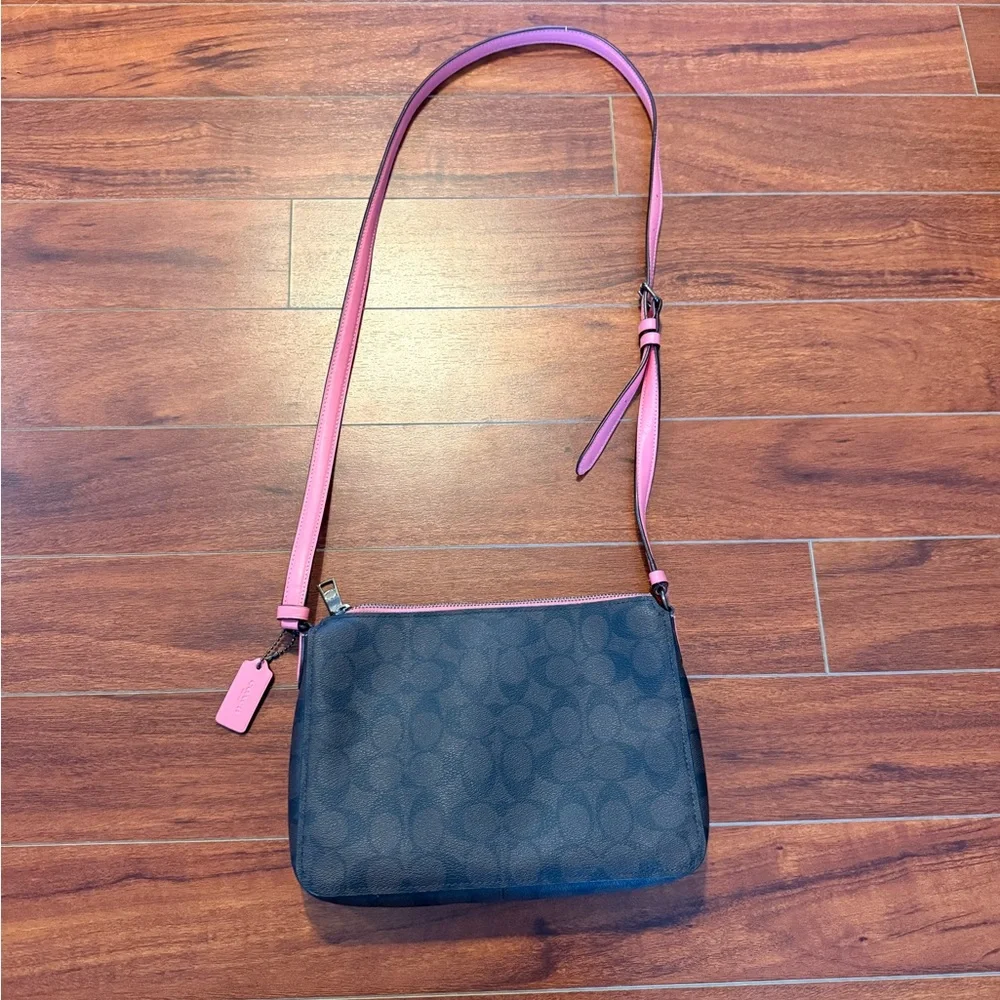 Coach Crossbody Bag - Picture 2 of 3